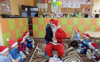 Wizyta Mikołaja w grupie „Żabki”.