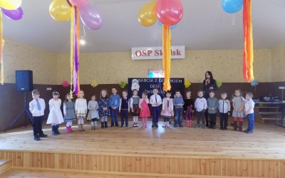 Dzień babci i dziadka w grupie Mróweczki.