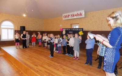 Dzień babci i dziadka w grupie Żabki.