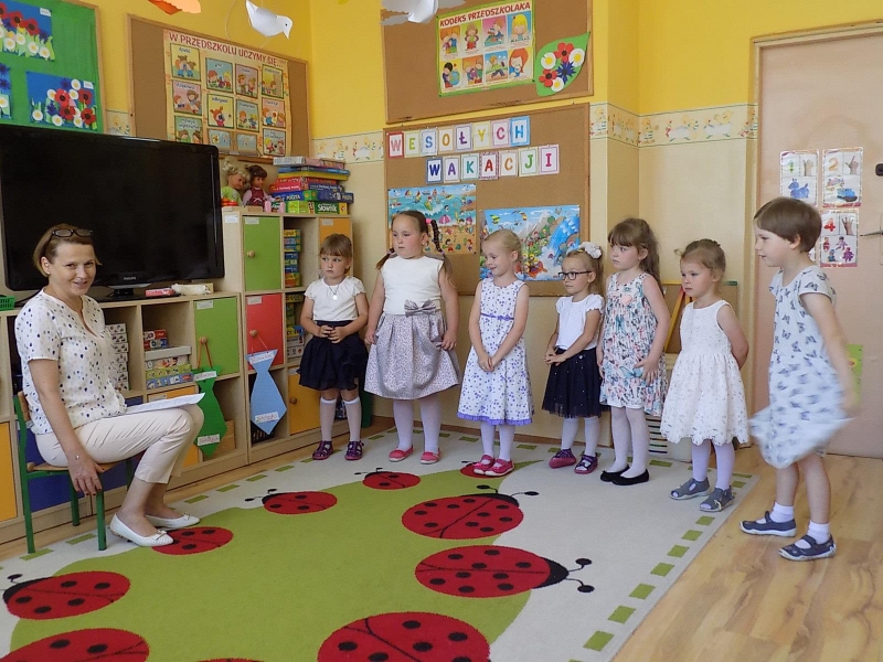 Zakończenie roku przedszkolnego u Wróbelków.