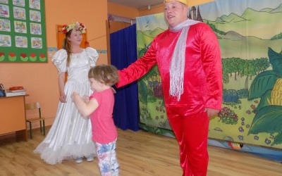 Teatrzyk pt. „Calineczka”.